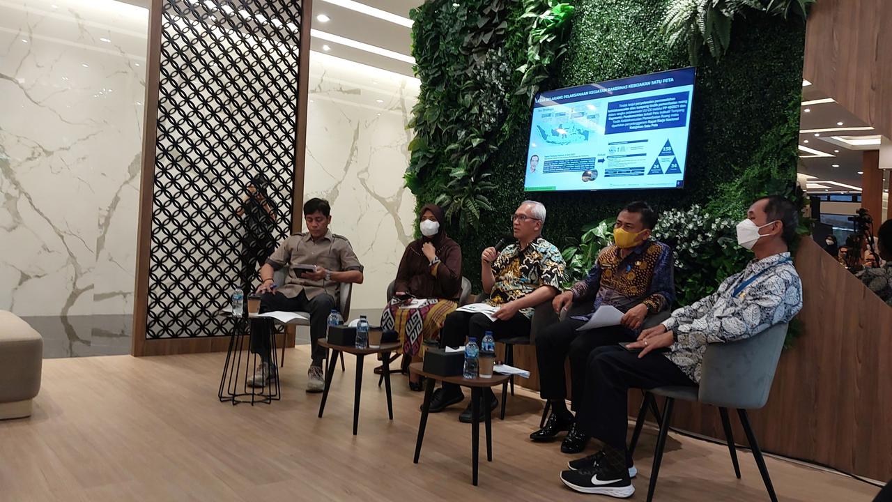 Konferensi Pers Kebijakan Satu Peta, di kantor Kementerian Koordinator Bidang Perekonomian, Jakarta, Selasa (13/9/2022).