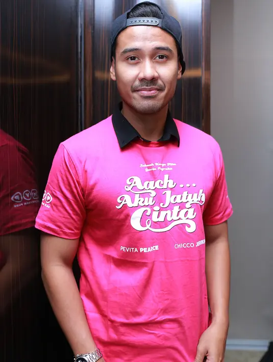 Meski tak dapat menemani, tapi Chico Jerikho tetap mengucap doa sebagai kado manis kepada Pevita yang sedang berulang tahun. (Galih W. Satria/Bintang.com)