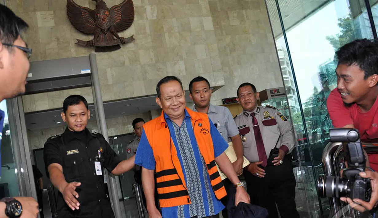 Berdasarkan informasi, mantan hakim bansos Ramlan Comel dipindahkan ke Lapas Sukamiskin, Selasa (23/9/2014) (Liputan6.com/Miftahul Hayat)