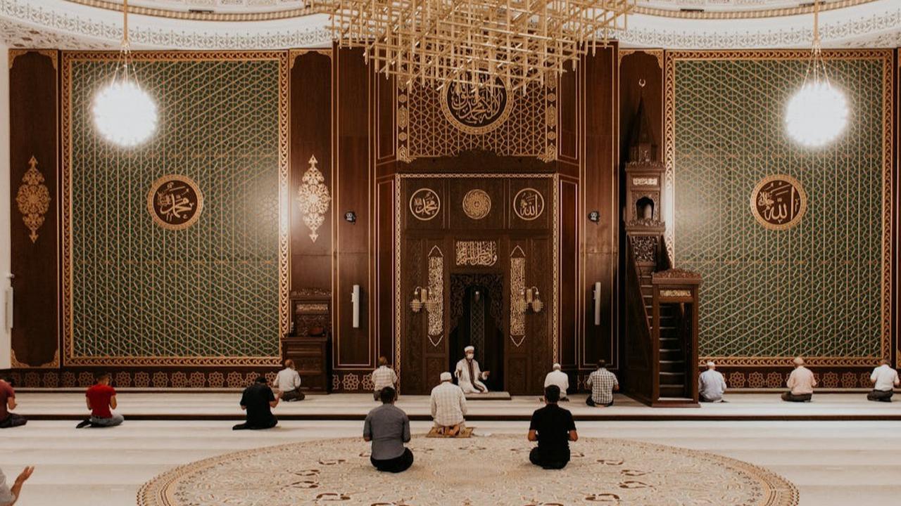Peringati Hari Arsitektur, Ini 5 Masjid Berdesain Unik di Indonesia yang Bisa Jadi Destinasi Wisata Religi