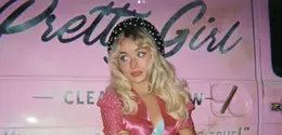 DI tengah kontroversi penampilannya di SNL, Sabrina Carpenter tampil menawan di Coachella 2026.