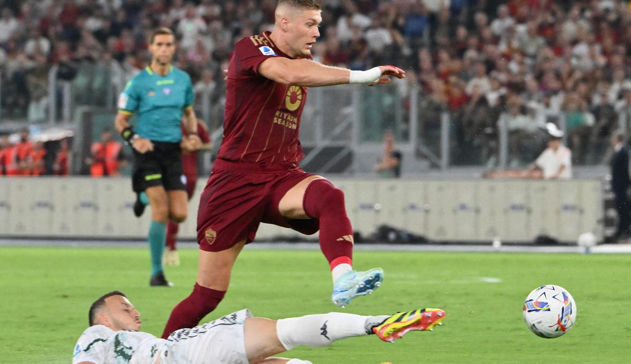 Hingga akhir pertandingan skor tidak berubah, AS Roma kalah 1-2 dari Empoli. (Alberto PIZZOLI/AFP)