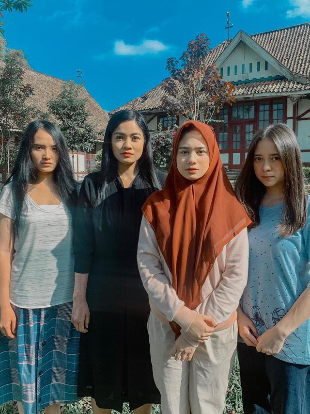 Berperan Sebagai Nur di KKN Desa Penari, Ini 6 Pesona Tissa Biani saat Berhijab
