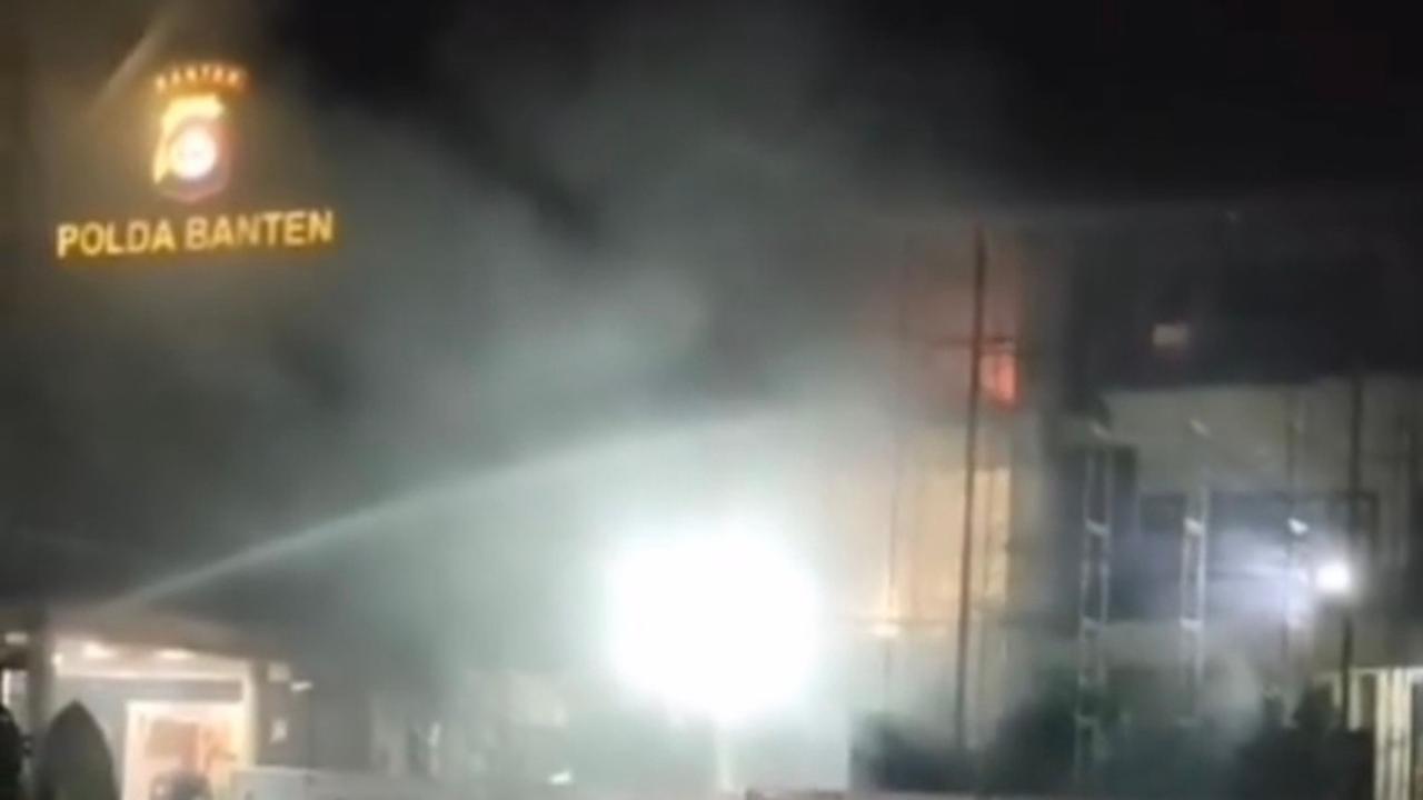 Ruang Bidang Keuangan Polda Banten Kebakaran, Penyebab Belum Diketahui