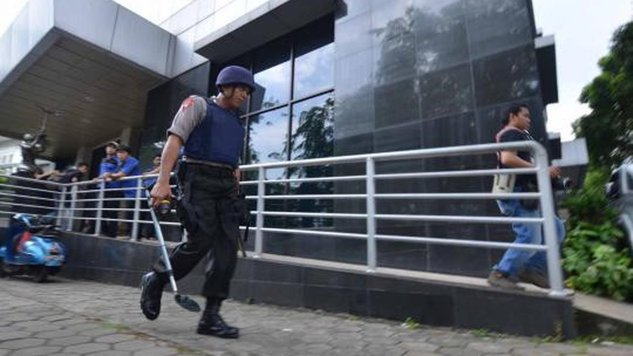 Gegana sisir Kantor LBH Jakarta