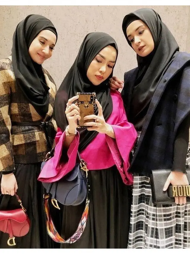 Momen Kedekatan Medina Zein dan Zaskia Sungkar