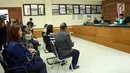 Aktris Tsania Marwa didampingi kuasa hukumnya saat menjalani sidang cerai di Pengadilan Agama Cibinong, Jawa Barat, Senin (15/08). (Liputan6.com/Herman Zakharia)