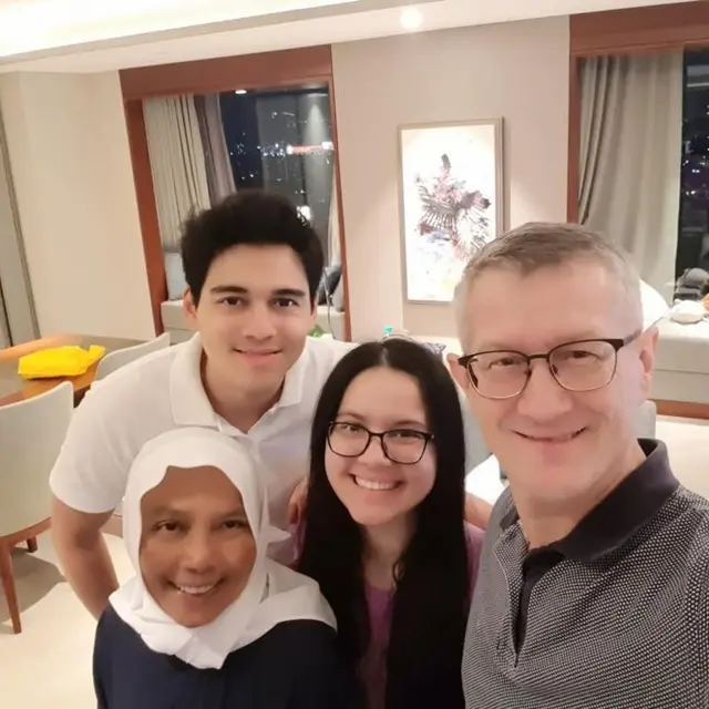 7 Momen Kebersamaan Maxime Bouttier dengan Ibundanya yang Sudah Meninggal