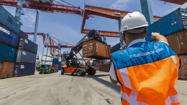 Aktivitas bongkar muat pelabuhan (Dok. Pelindo)