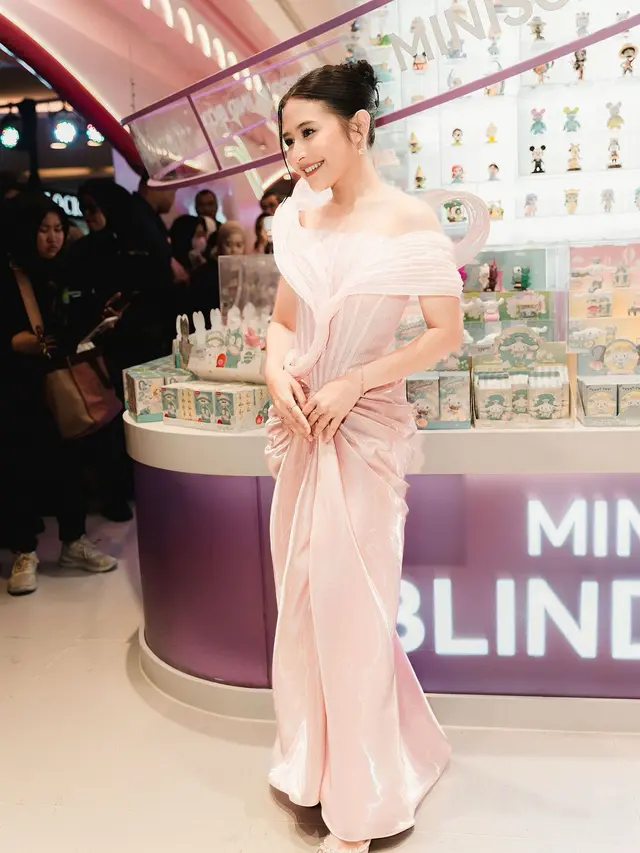 6 Gaya Prilly Latuconsina Kenakan Dress Pink, Stunning bak Princess dari Negeri Dongeng
