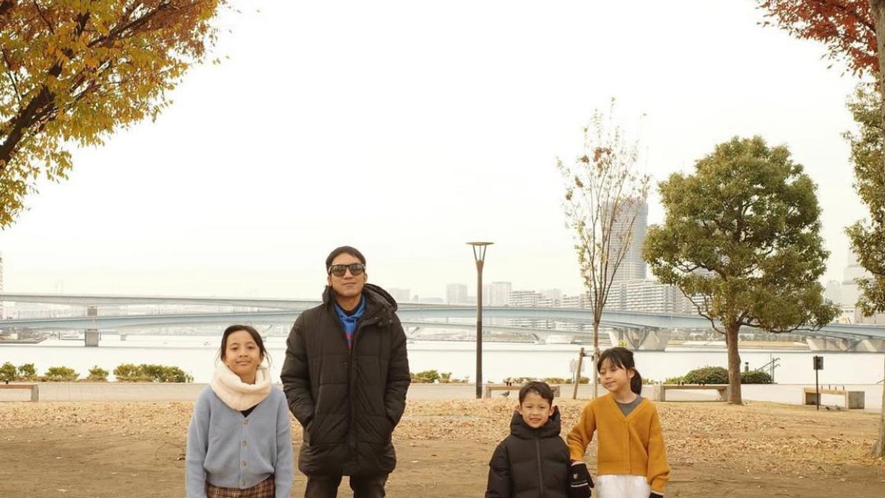 Momen Liburan Natasha Rizky dan Desta ke Jepang Ajak Anak-Anak, Netizen Soroti Kekompakannya
