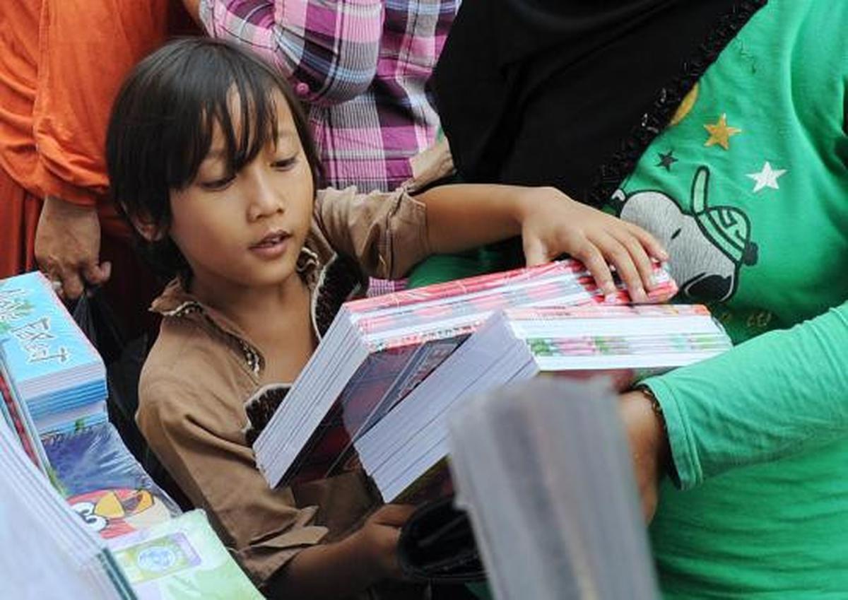 Berburu seragam sekolah di Pasar Jatinegara