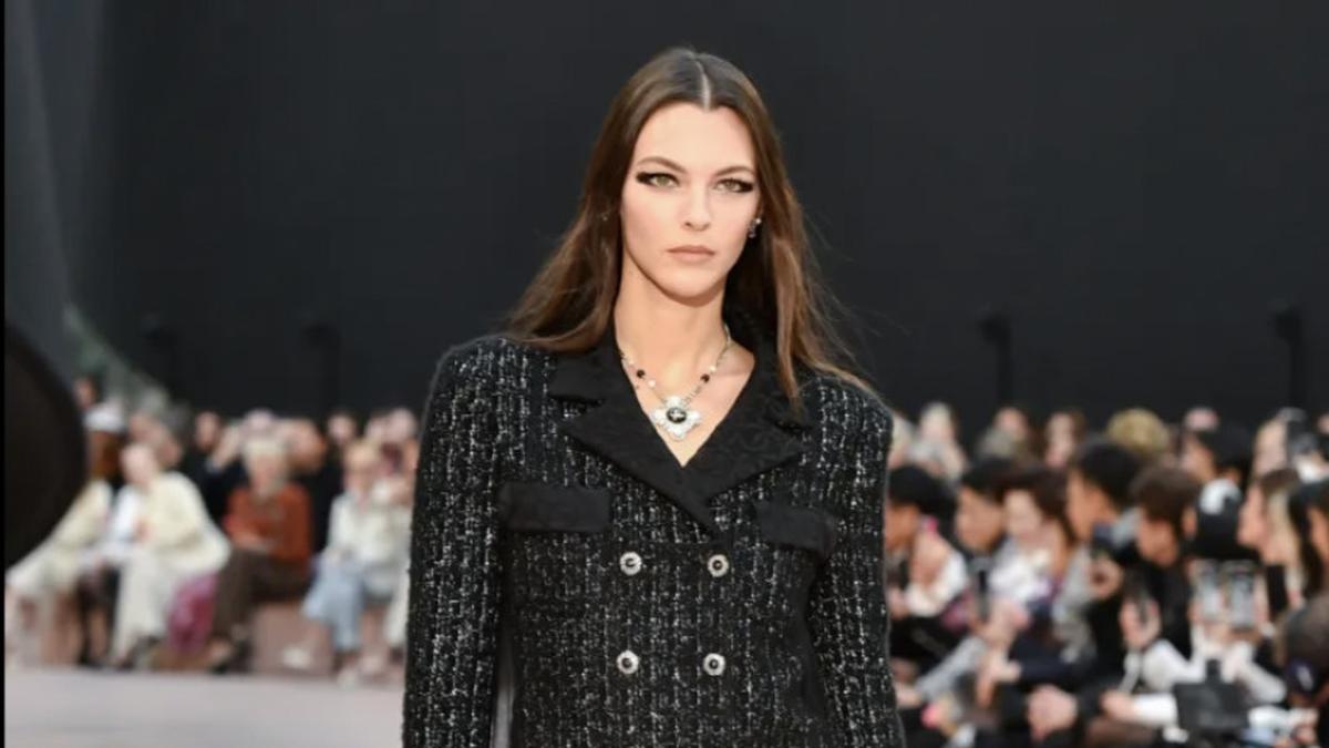 Melihat Koleksi Keanggunan Chanel Fall-Winter 2025/26 Perayaan Siluet Klasik Berpadu Modern