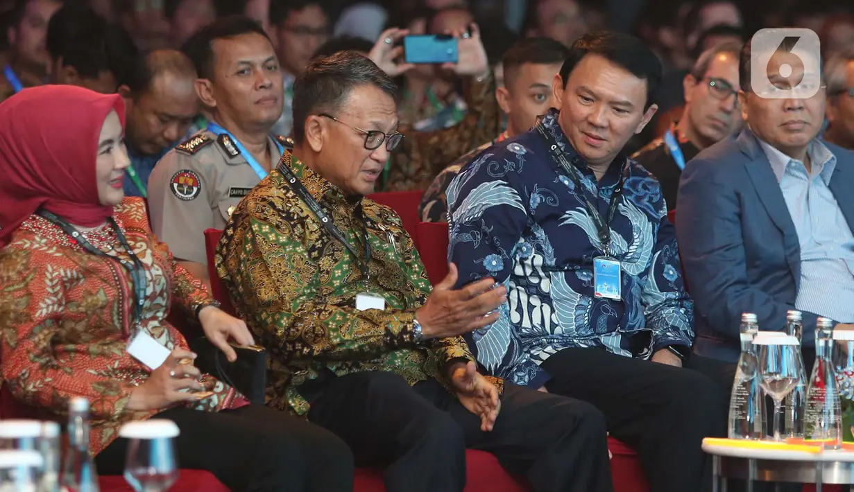 Menteri ESDM Arifin Tasrif (kedua kiri) bersama Direktur Utama PT Pertamina (Persero) Nicke Widyawati (kiri) dan Komisaris Utama Basuki Tjahaja Purnama menghadiri pembukaan Pertamina Energy Forum 2019 di Jakarta, Selasa (26/11/2019). (merdeka.com/Imam Buhori)