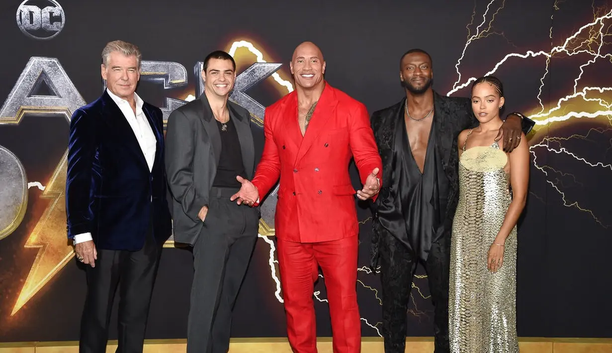 Para pemain Black Adam di Times Square, New York City, 12 Oktober 2022.  (Evan Agostini/Invision/AP)