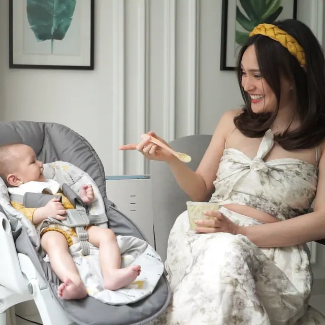 6 Momen Shandy Aulia Suapi Baby Claire MPASI yang Jadi Perbincangan