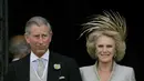 Meski telah menikah dengan temannya Pangeran Charles, hubungannya masih terjalin erat. Bahkan menurut sumber, Camilla paling dipercaya Charles. Termasuk memilih calon pendamping Pangeran Charles. (AFP/Bintang.com)