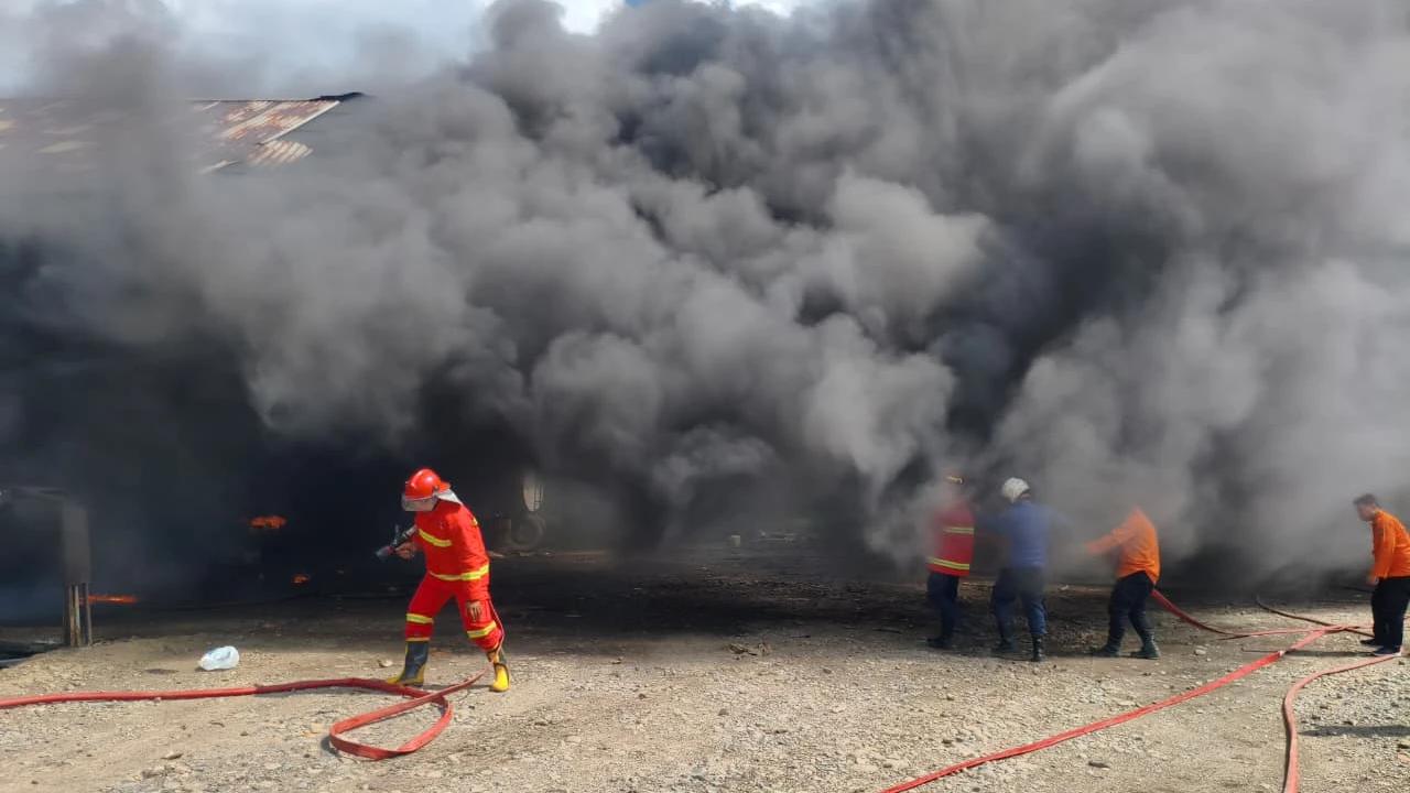 Gudang BBM Oplosan di Muara Enim Terbakar, Polisi Buru Pemilik