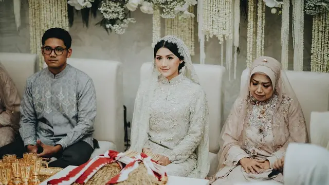 Tampilan Kembar Erina Gudono dan Sang Ibu Sofiatun Gudono dalam Balutan Kebaya, Wariskan Tampilan Ayu yang Khas