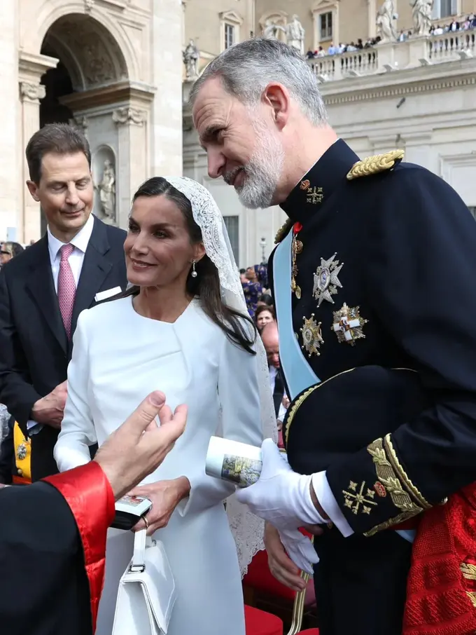 Cuma Perempuan dari Kalangan Tertentu yang Boleh Kenakan Busana Putih di Pelantikan Paus Leo XIV, Siapa Saja Mereka?