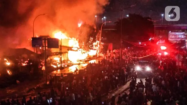 Kebakaran Hebat Hanguskan Kawasan Pasar Gembrong