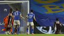 Gelandang Leicester City, Daniel Amartey (kanan) mencetak gol kedua timnya ke gawang Brighton and Hove Albion dalam laga lanjutan Liga Inggris 2020/21, Minggu (7/3/2021) di American Express Community Stadium. Leicester City menang 2-1 atas Brighton. (AFP/Matt Dunham/Pool)
