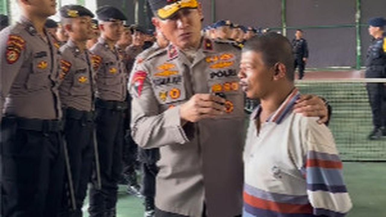 Brigjen Polisi Muhammad Sabilul Alif mengunggah pertemuannya dengan warga sipil bernama Kang Asep. Di mana Ia kaget lantaran Kang Asep selalu tahu kegiatan kepolisian.