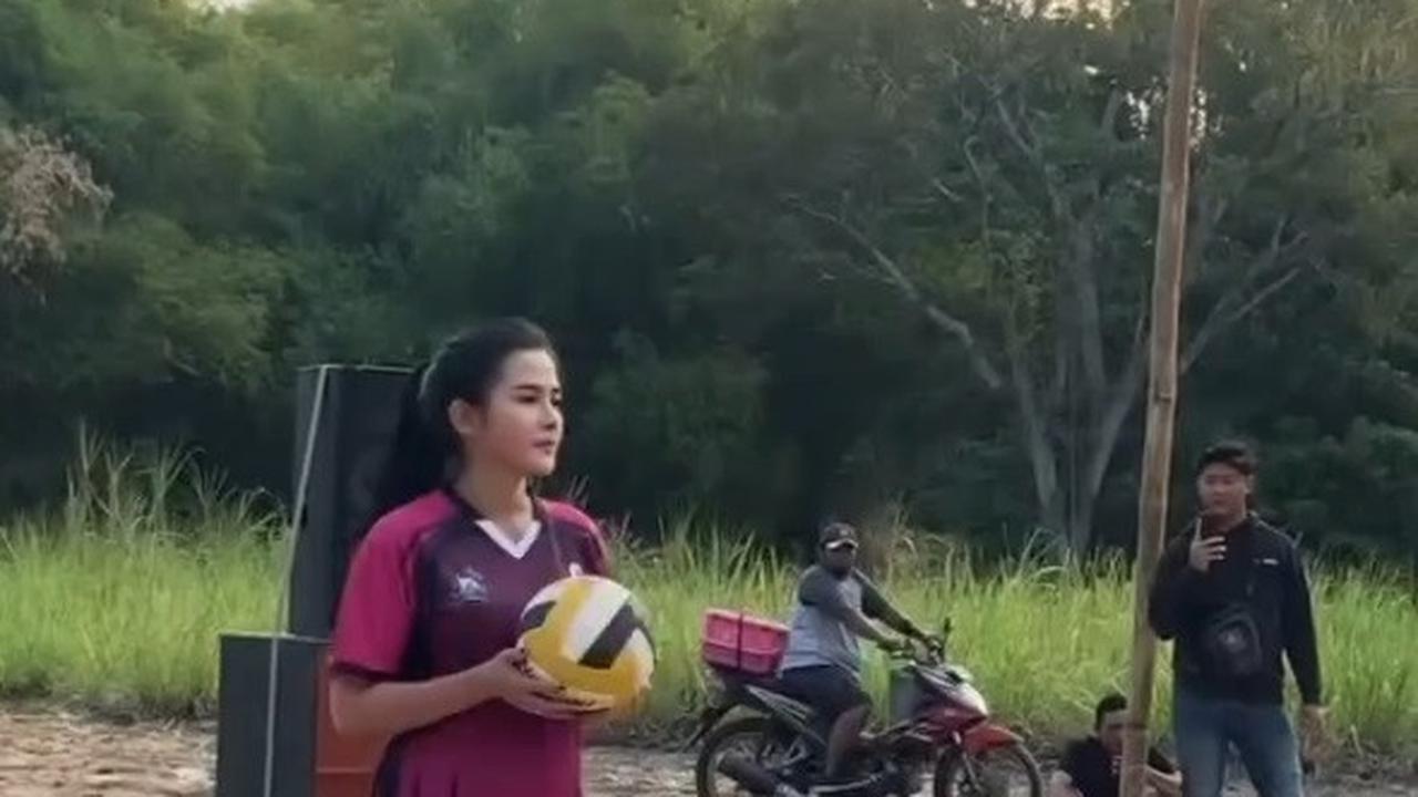 Pertama Kali Bertemu Dengan Sang Suami