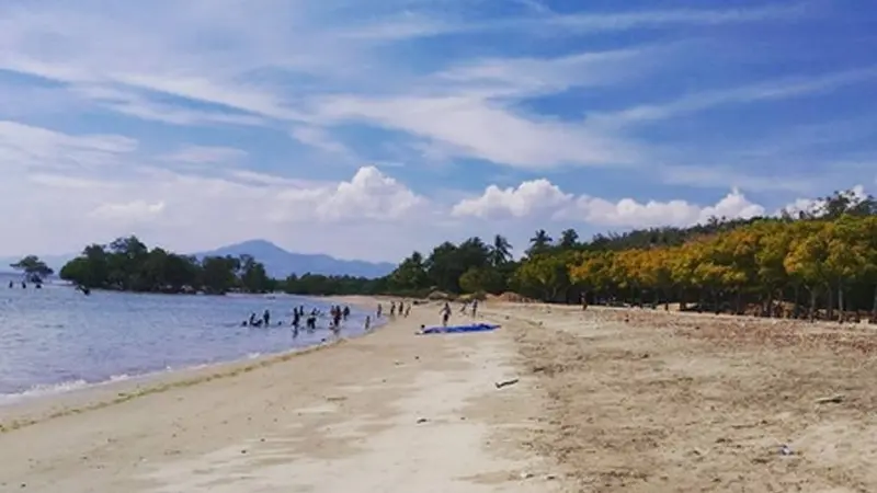 Sebelum Nonton Slank di Atambua, Lihat Pantai Pasir Putih Atapupu