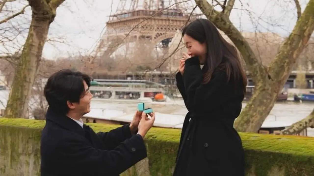 Potret Taecyeon 2PM Diduga Telah Lamar Kekasih di Paris Tahun Lalu Ini Viral (credit: instagram/thebestphotoparis)
