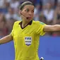 Stephanie Frappart Wasit Wanita Pertama di Liga Champions (AFP)