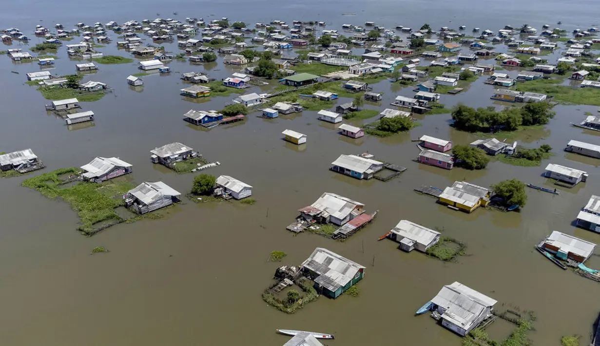 Pemandangan Nueva Venecia dari udara di Cienaga Grande de Santa Marta, Kolombia, 12 Oktober 2021. Cienaga Grande merupakan rawa terbesar di Kolombia antara Sungai Magdalena dan pegunungan Sierra Nevada de Santa Marta. (AP Photo/Fernando Vergara)