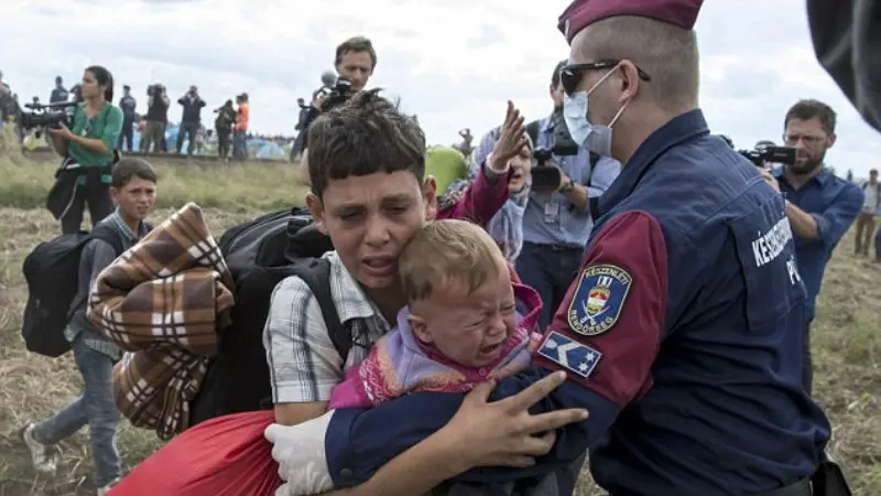 Foto Pengungsi Suriah di Hungaria, Bikin Kamu Mensyukuri Hidupmu