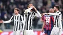 Pemain Juventus, Medhi Benatia berselebrasi setelah berhasil mencetak ke gawang Crotone pada laga pekan ke-14 Liga Italia Seri A di Allianz Stadium, Senin (27/11). Juventus memetik hasil sempurna usai menang telak 3-0. (Alessandro Di Marco/ANSA via AP)