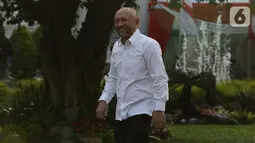 Mantan Koordinator Staf Khusus Presiden, Teten Masduki tiba di Kompleks Istana Kepresidenan, di Jakarta, Selasa (22/10/2019). Kedatangan Teten ini menyusul sejumlah tokoh sebelumnya yang berdatangan ke Istana sejak Senin kemarin. (Liputan6.com/Angga Yuniar)