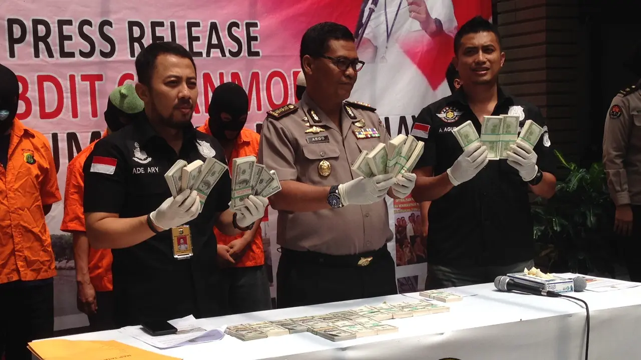 Dolar palsu. (Liputan6.com/Ady Anugrahadi)