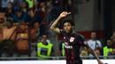 Luiz Adriano - Musim pertamanya di AC Milan berhasil mencetak enam gol, kemudian tahun selanjutnya pindah memakai nomor tujuh. (AFP/Giuseppe Cacace)