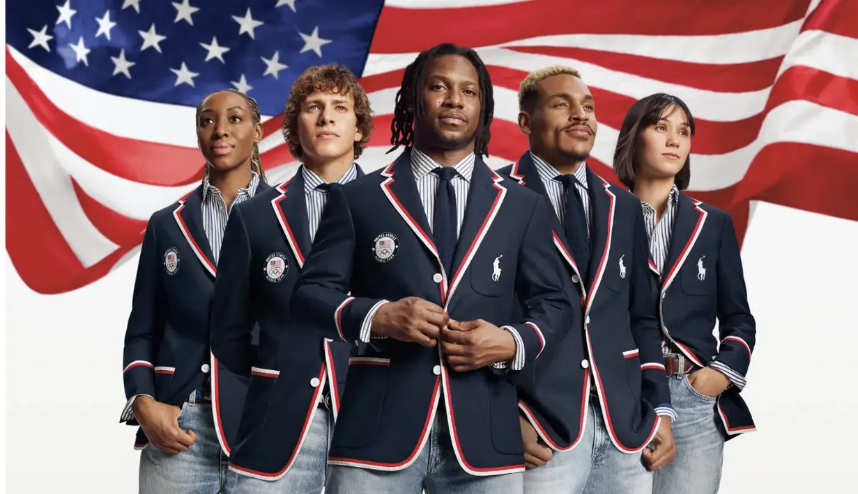 Dengan blazer khas Amerika, paduan nuansa navy dan merah, Ralph Lauren sukses hadirkan pesona gaya yang sempurna.  [Foto: Instagram/ Berluti]