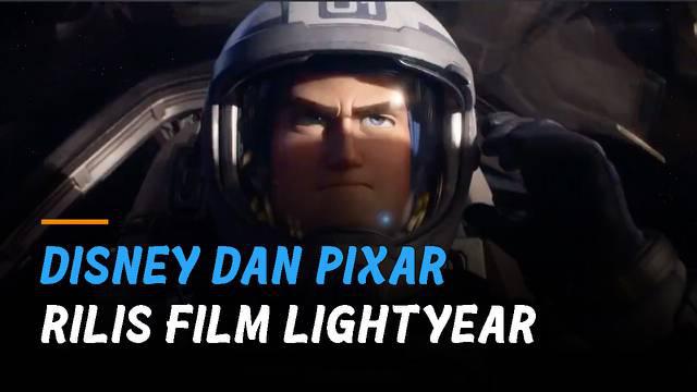 Sosok Buzz Lightyear dikisahkan bukan dalam bentuk mainan di Toy Story, melainkan manusia.