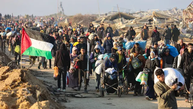 Ribuan Warga Palestina Susuri Koridor Netzarim Untuk Kembali ke Gaza Utara