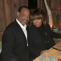 Tina Turner dan putra sulungnya, Craig. (People)