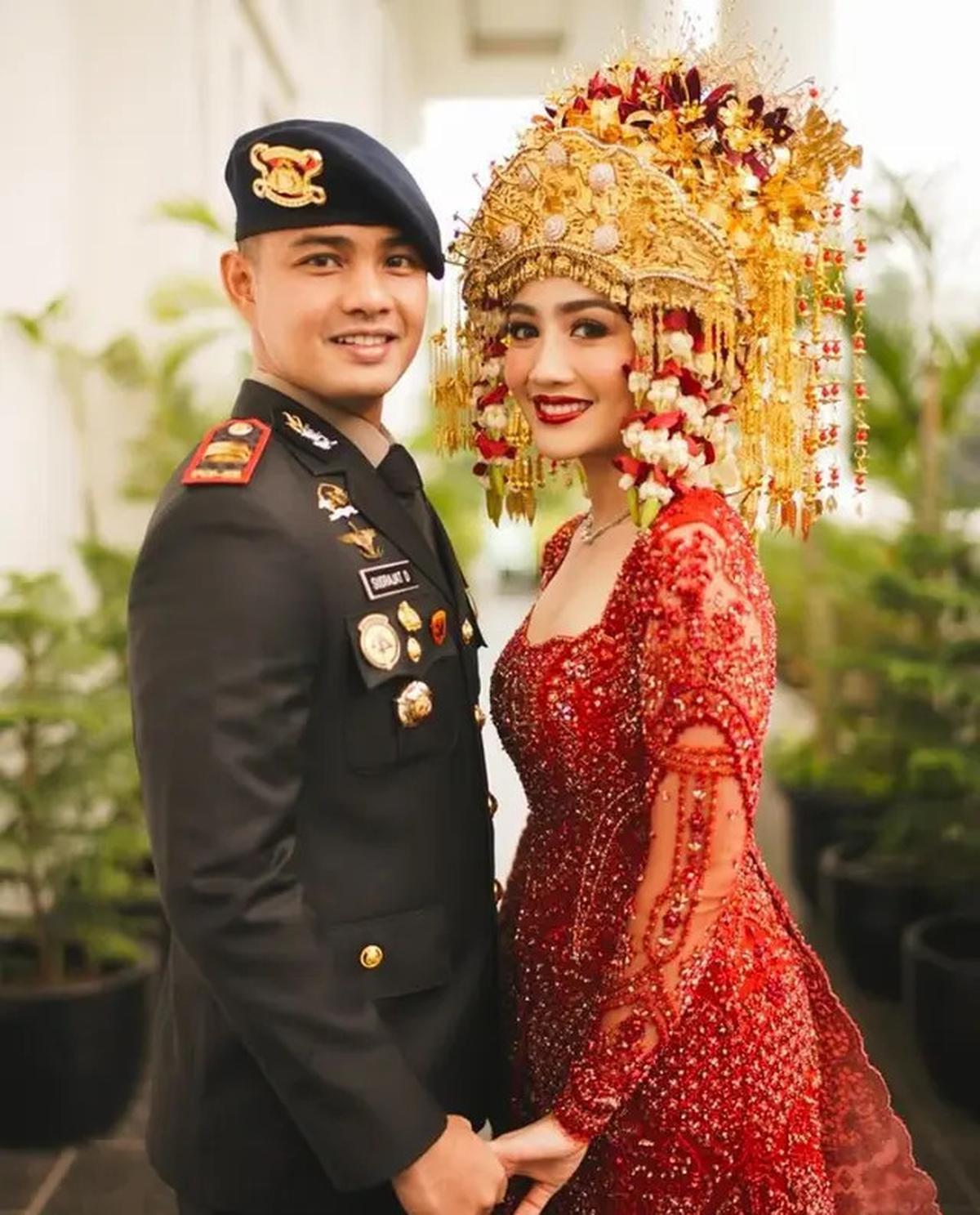 6 Pesona Glamor Febby Rastanty dalam Balutan Adat Palembang di Resepsi Pernikahan, Gemulai Menari Pagar Pengantin
