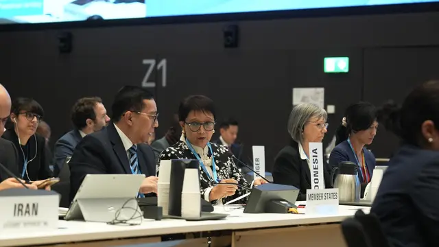 Menteri Luar Negeri Republik Indonesia (Menlu RI) Retno Marsudi dalam peringatan ke-75 tahun Deklarasi Universal Hak Asasi Manusia di Markas Dewan HAM PBB di Jenewa, Swiss, pada 11 Desember 2023. (Dok: Kemlu RI)