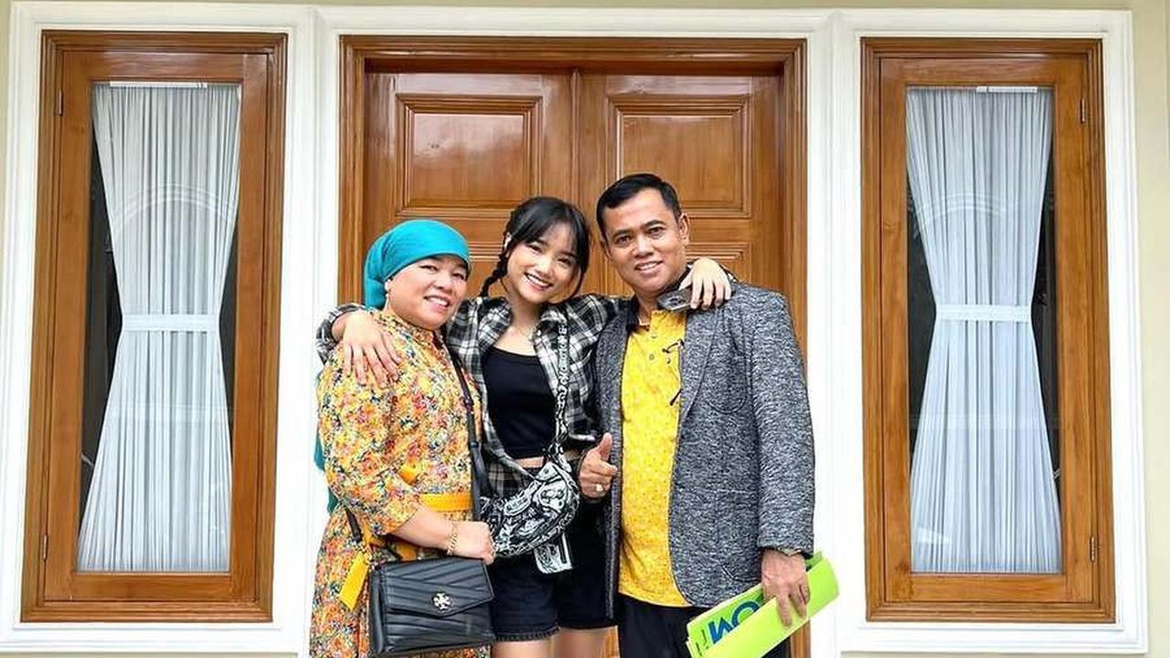 Haji Faisal Buka Suara Terkait Fuji Ketahuan Nge-Vape, Beri Pesan Bijak untuk Putrinya