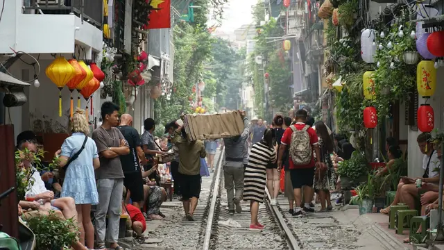 Awal Mula Train Street Menajdi Destinasi Viral di Hanoi