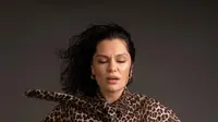 Bebas dari Kanker, Jessie J Menangis Berjam-jam
