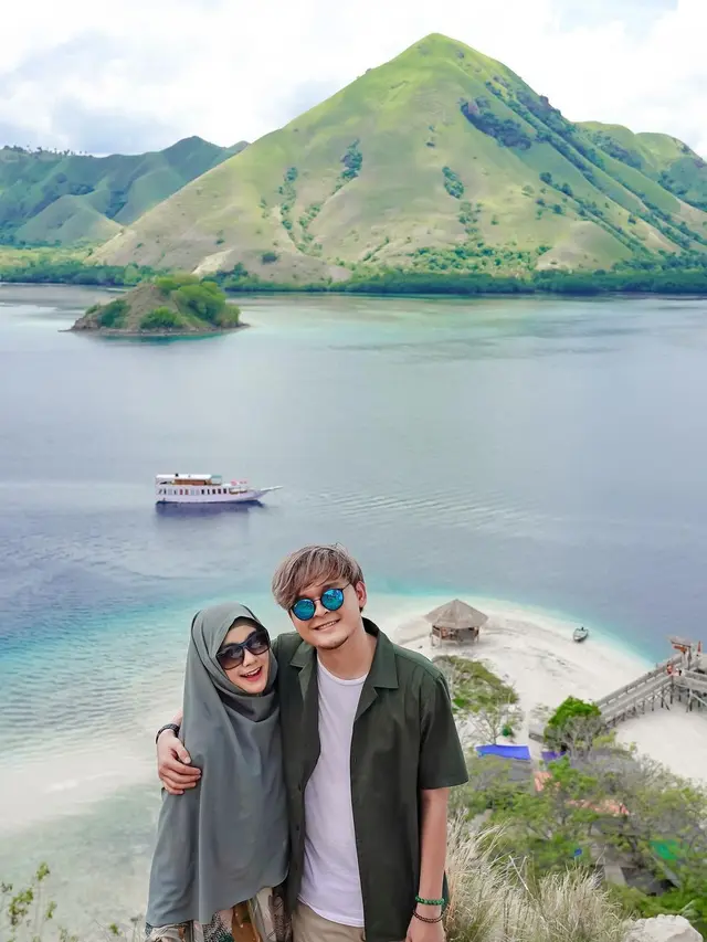 7 Potret Mesra Anisa Rahma dan Suami yang Kini Jalani Progam Bayi Tabung