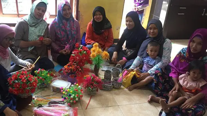 Ibu-ibu kreatif di Rumah Amalia./Copyright Vemale/Anisha