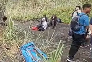 Potongan video sejumlah pendaki yang masih terjebak di Gunung Dukono. (Liputan6.com/ Dok Ist)