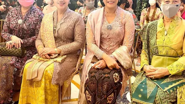 Sri Mulyani saat menghadiri acara siraman Putri Tanjung